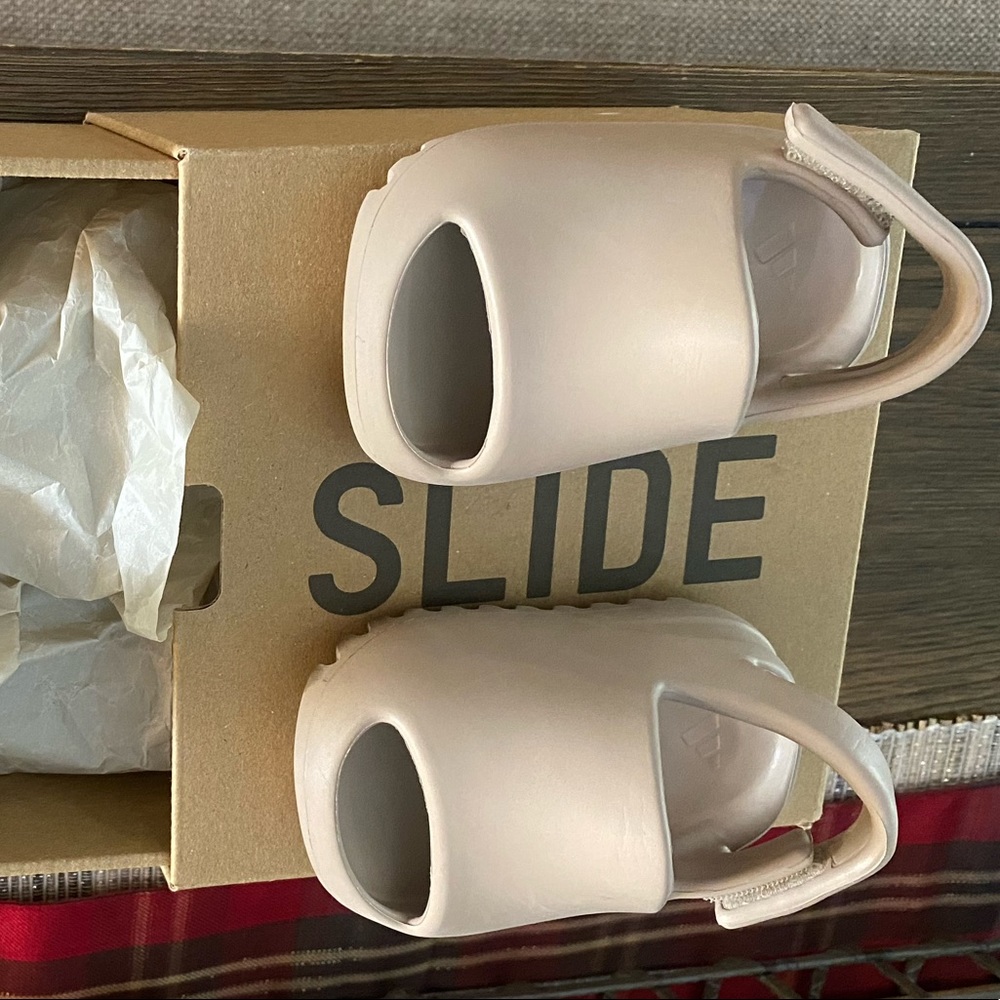3K Infant YEEZY slide, 100% authentic